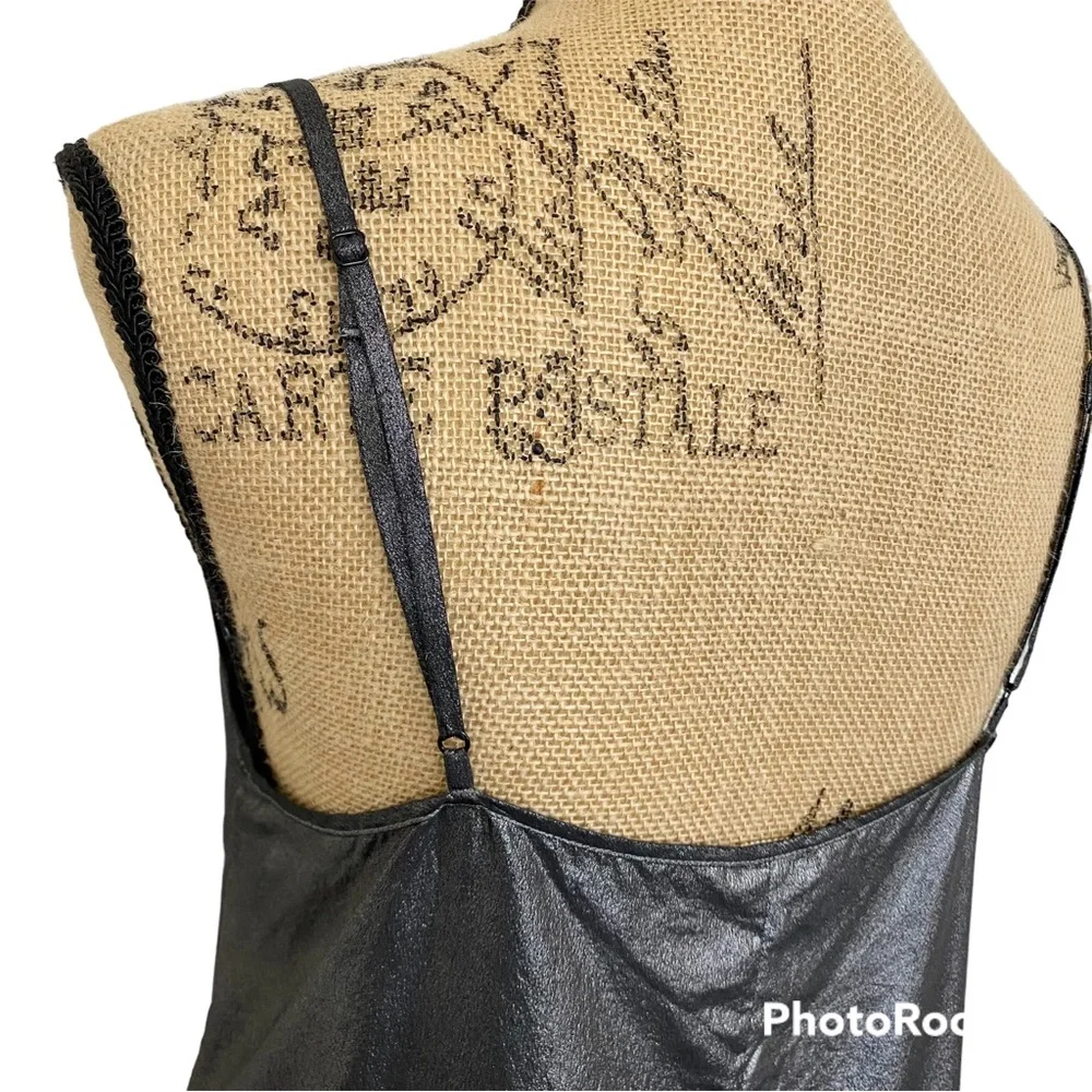 under \ Wilfred 100% Silk Gray V Neck Camisole w/ Adjustable Straps- size M - Picture 7 of 12